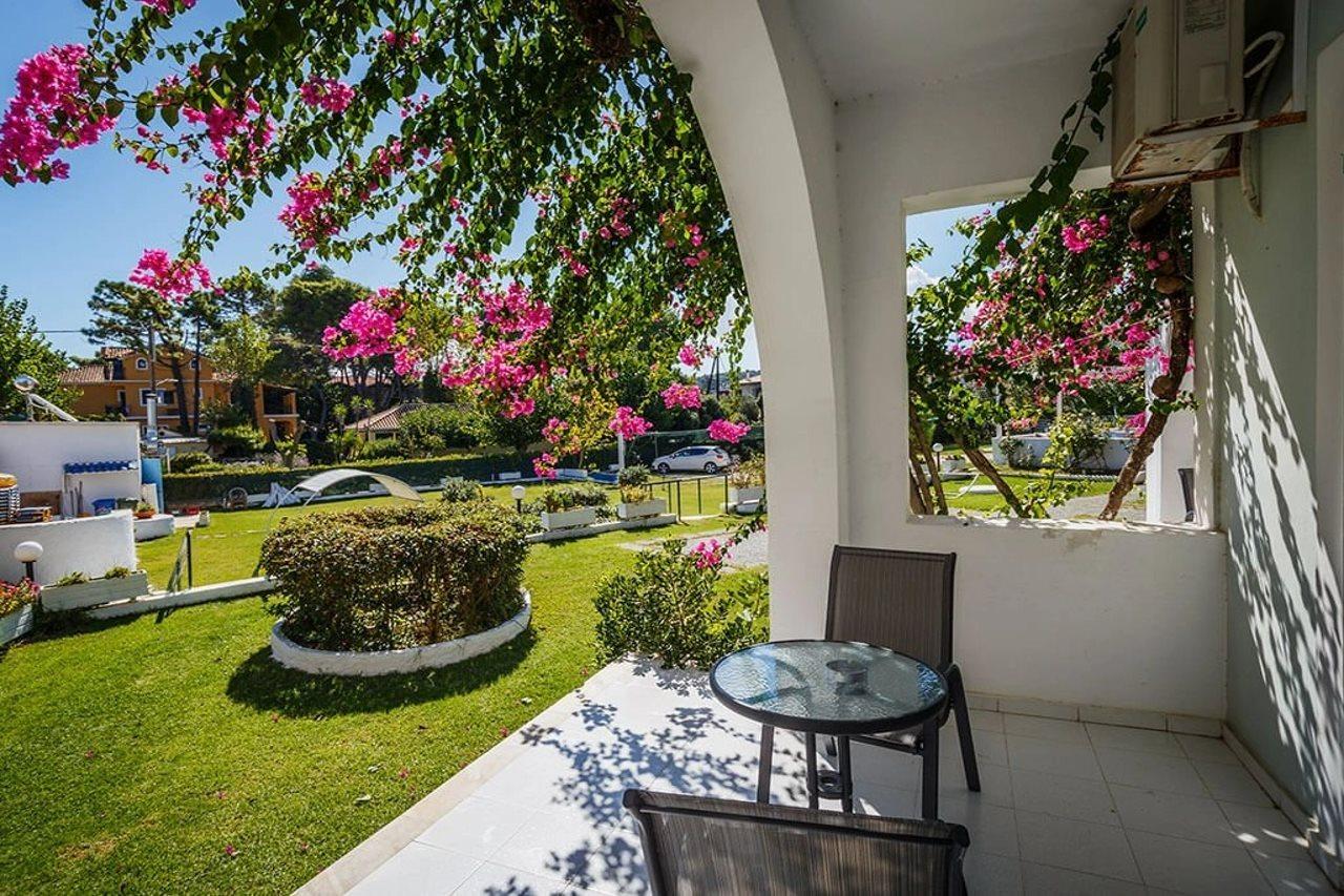 Paradise Hotel Zth Ciliví Kültér fotó